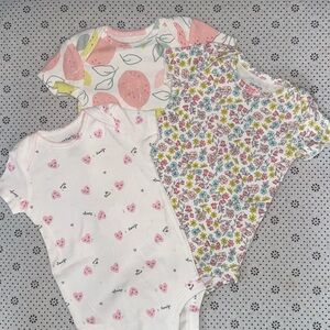🛍 CUTE LITTLE BABIES ONESIES ( BUNDLE OF 3 ) SIZE 3 MONTHS